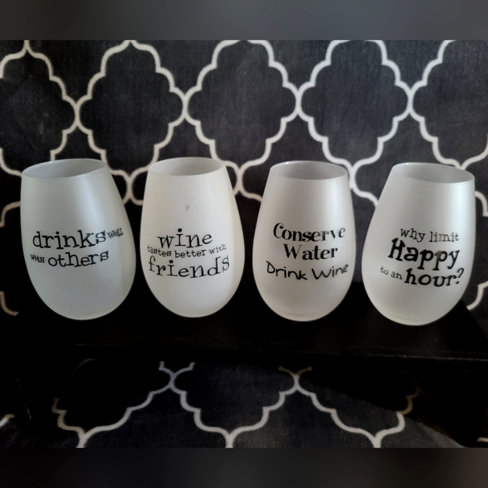 Set of 4 Frosted Stemless Wine Glasses with funny sayings 🖤🤍